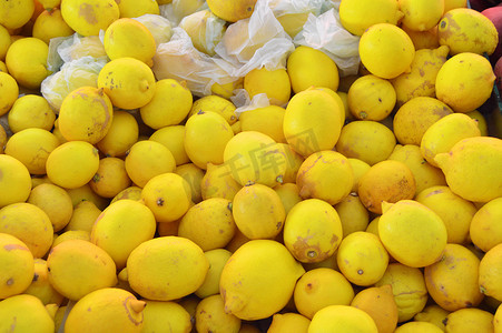 杂货店里的黄色柠檬图片