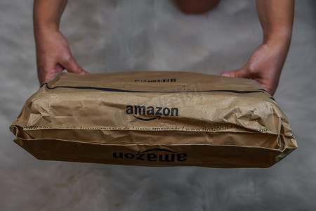 亚马逊品牌在线送货箱概念。