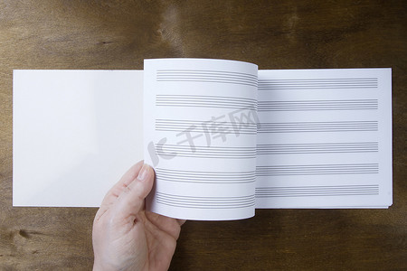 音乐小册子或笔记纸