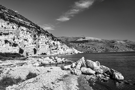 凯法利尼亚岛帕利基湾的岩石悬崖和巨石
