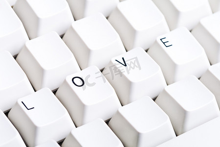 计算机键盘上的 Word 爱与其他按钮上的空白空间。