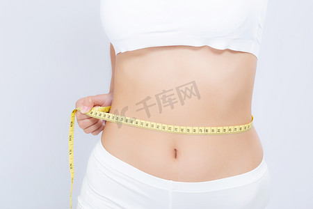 亚洲女性饮食和苗条，测量腰围以测量体重孤立