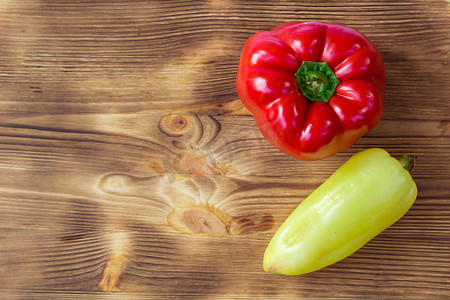 明信片的蔬菜背景用红色和青椒