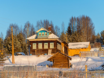 冬季乡村典型的乡村木屋