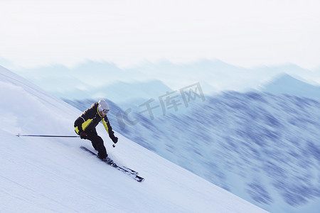 高山滑雪者