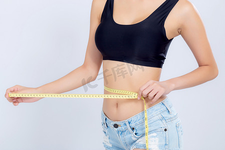 体重测量摄影照片_特写亚洲女性饮食和苗条体重测量腰围