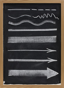 黑板元素摄影照片_线条和箭头-黑板上的白色粉笔