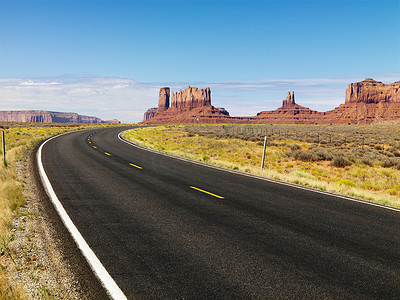 沙漠台地和道路。