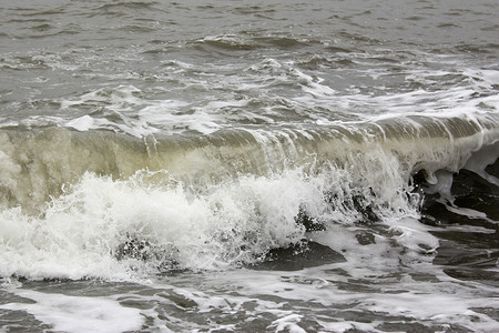佐治亚州黑海的风雨如磐的海景、波浪和风。