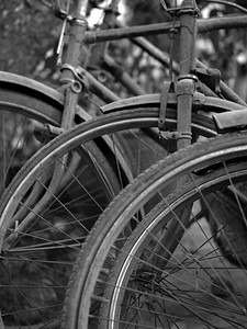 旧生锈自行车零件的抽象镜头