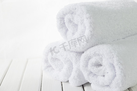 白色蓬松浴巾