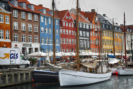 丹麦新港摄影照片_丹麦哥本哈根-2016 年 8 月 15 日：新港码头的船只