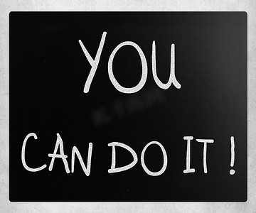 “你能行”在黑板上用白色粉笔手写