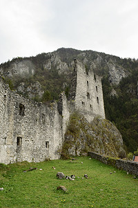 废弃城堡摄影照片_斯洛文尼亚废弃的卡门城堡