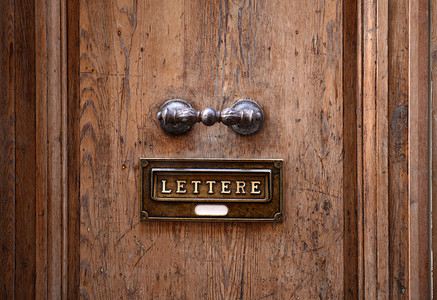 旧门和信箱