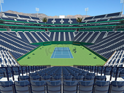 美丽的现代开放式硬地网球场，设有海军蓝色座椅和可容纳一万五千名球迷的贵宾包厢