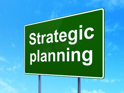 公司战略规划摄影照片_财务理念： 道路标志背景上的战略规划