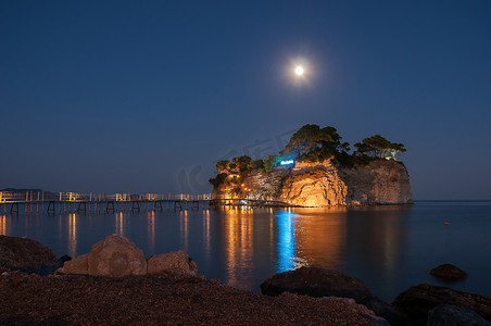浮雕岛在晚上，扎金托斯，希腊
