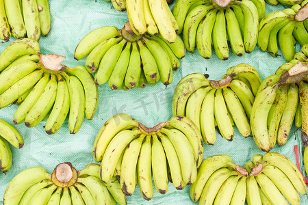 越南市场上待售的绿色香蕉