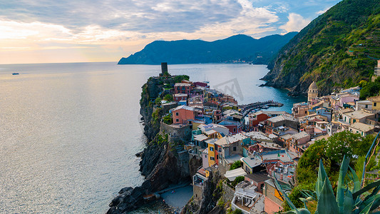 意大利五渔村 Vernazza 风景如画的沿海村庄。