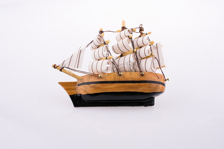 玩具帆船摄影照片_小木模帆船