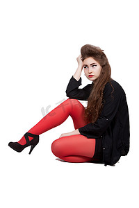红色可爱摄影照片_黑色和红色衣服的十几岁的女孩