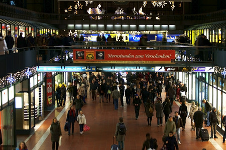 圣诞商场装饰摄影照片_汉堡站
