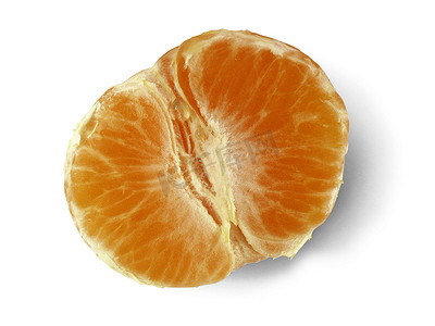 橘子肉摄影照片_在白色的孤独被剥皮的橘子