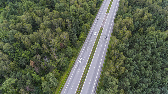 波兰索斯诺维茨繁忙道路的鸟瞰图。