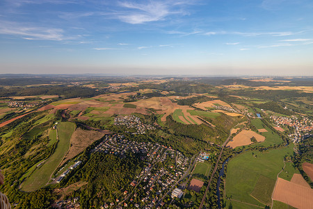 普法摄影照片_德国莱茵兰普法尔茨景观的鸟瞰图