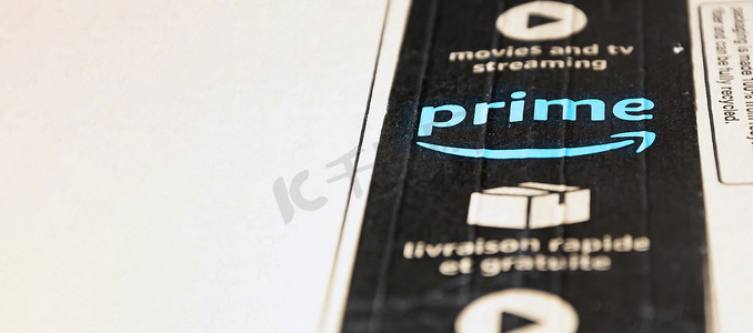 2021 年 6 月，意大利罗马：Amazon Prime 交付的纸板箱