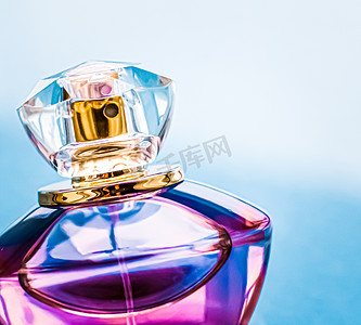 国色天香logo摄影照片_有光泽背景的香水瓶、甜美的花香、迷人的香味和香水作为节日礼物和豪华美容化妆品品牌设计