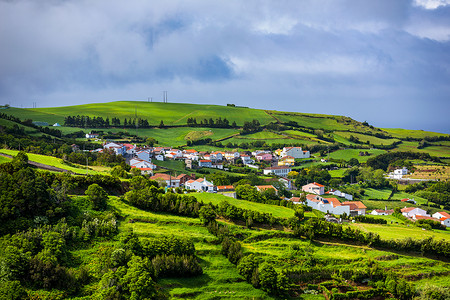 葡萄牙亚速尔群岛圣米格尔岛东北海岸的佩德雷拉村景观。