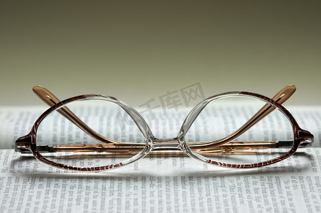 文字上的眼镜（特殊照片 f/x）