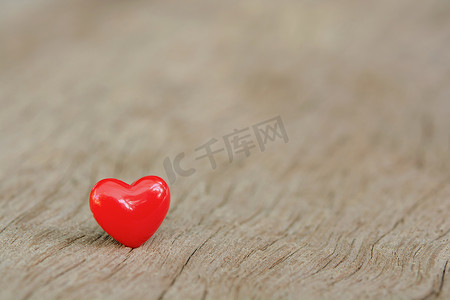 情人节背景，木板上有红心，复制
