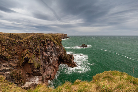 粗糙的苏格兰东北海岸长时间曝光极端云天空长时间曝光 hdr