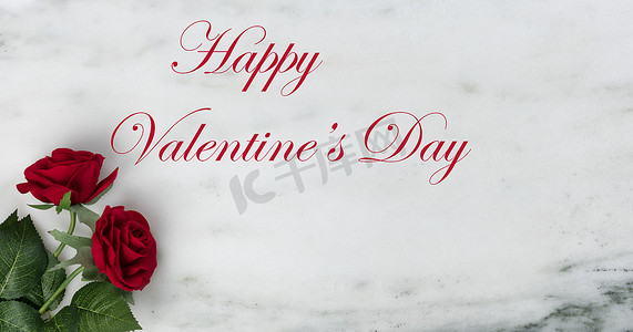 情人节快乐，天然大理石上装饰着可爱的红玫瑰花，并附有节日短信