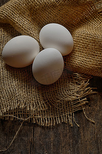 可信的摄影照片_新鲜的农场鸡蛋