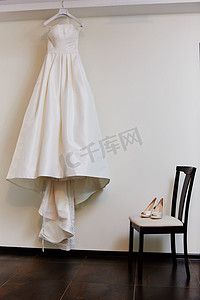 白鞋和婚纱