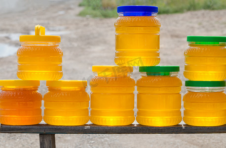 不同品种摄影照片_罐中不同品种的蜂蜜