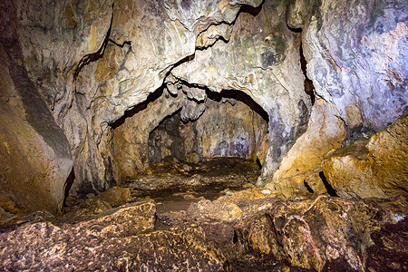 小龙是摄影照片_Jagerhaus 的 Sperberloch 是伯龙附近多瑙河谷的一个洞穴