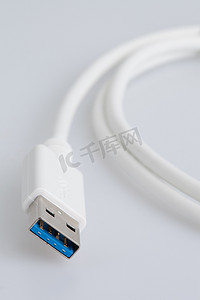 usb调试摄影照片_白色 USB 数据线