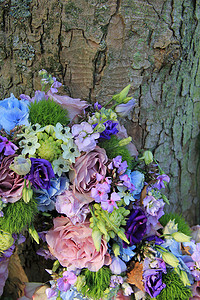 蓝色和紫色的婚礼布置