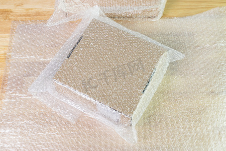保护产品用气泡膜覆盖盒子的气泡
