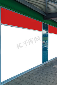 空白商店前窗作为图形设计的复制空间