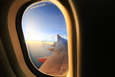 窗口飞机旅行时间是日落。