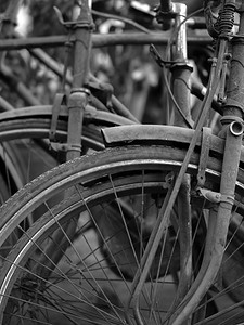 旧生锈自行车零件的抽象镜头