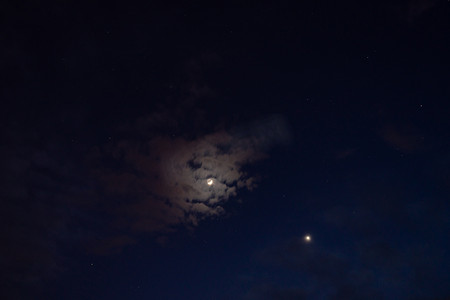与月亮和金星的夜空