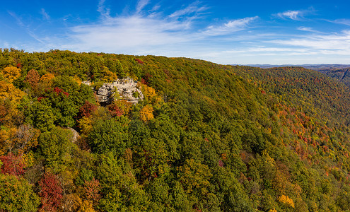 Coopers Rock州立公园全景俯瞰西弗吉尼亚州的Cheat River，秋色