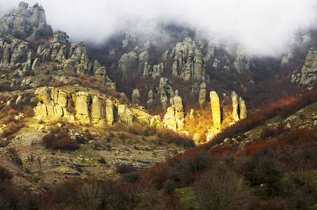 克里米亚南德梅尔吉山奇形怪状的岩石